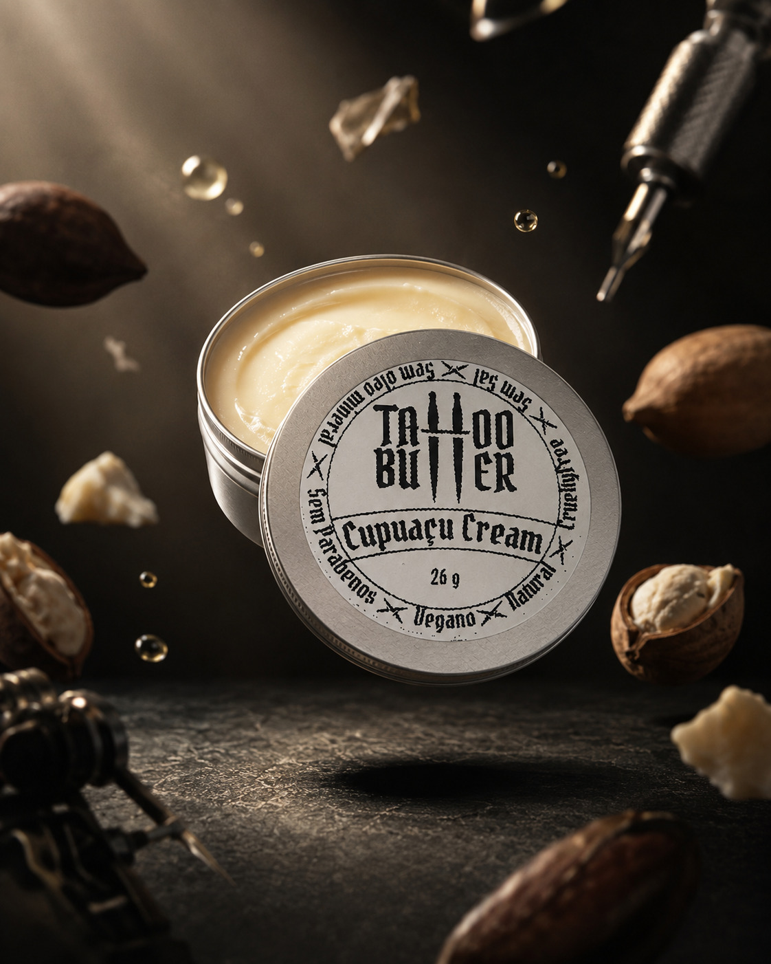 tattoo-butter-cupuacu-cream-matchii-26g-ingredientes Matchii Cupuaçu Cream MATCHII aberta com cupuaçu, manteiga vegetal e equipamentos de tatuagem.